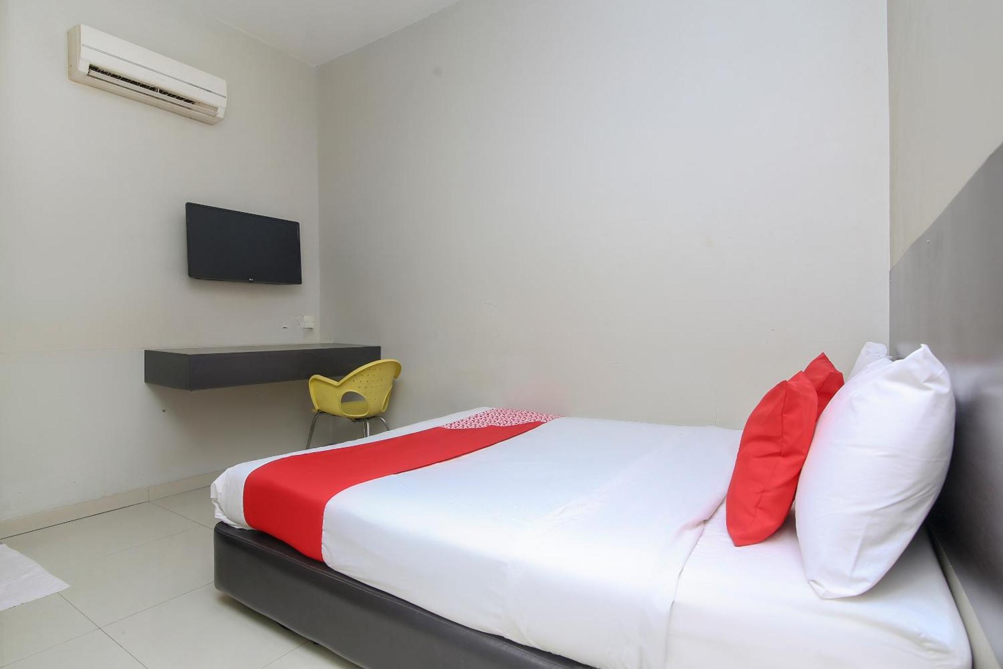 Nice Stay Three Six Five Services Кучинг Екстериор снимка