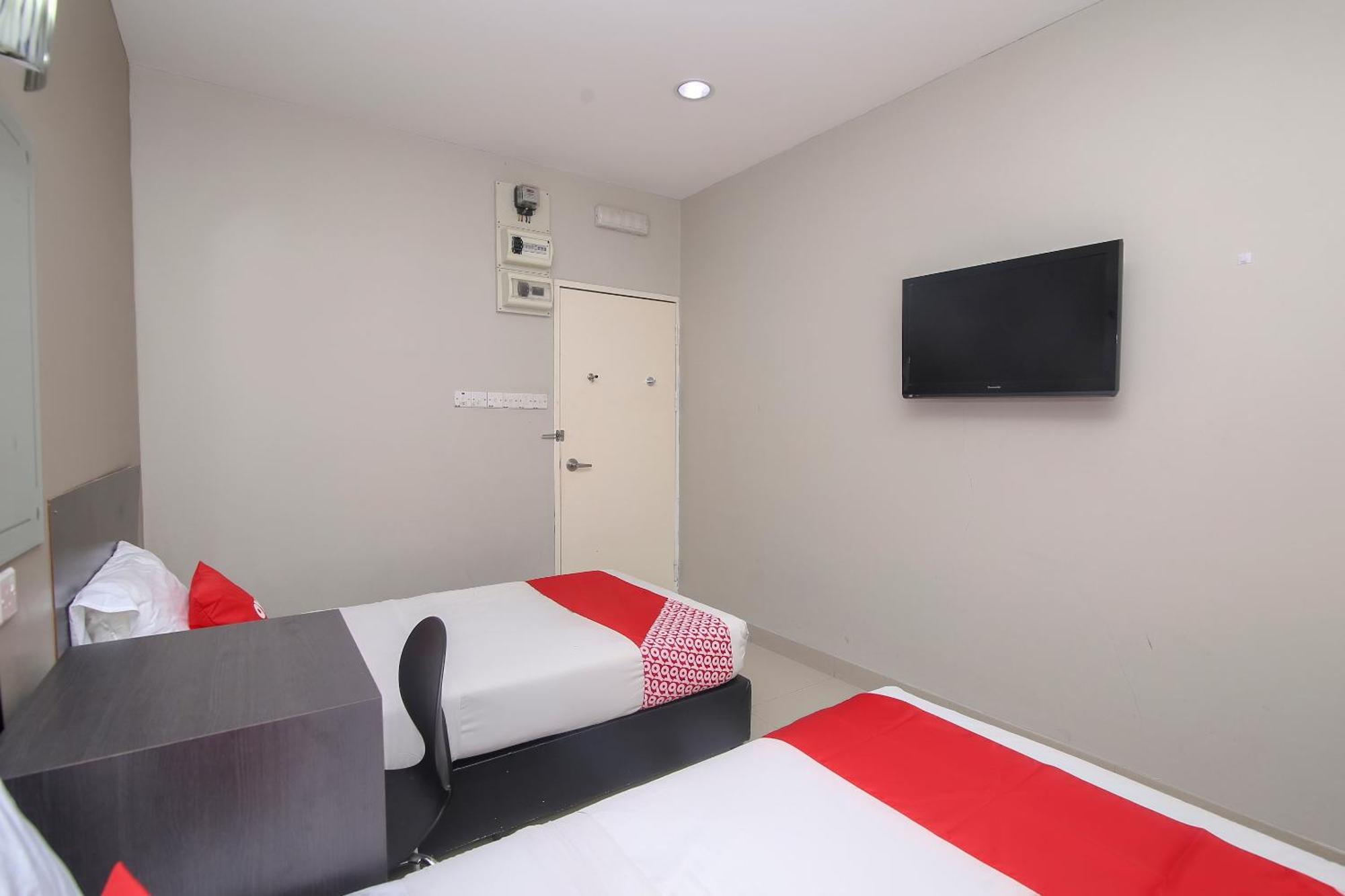 Nice Stay Three Six Five Services Кучинг Екстериор снимка