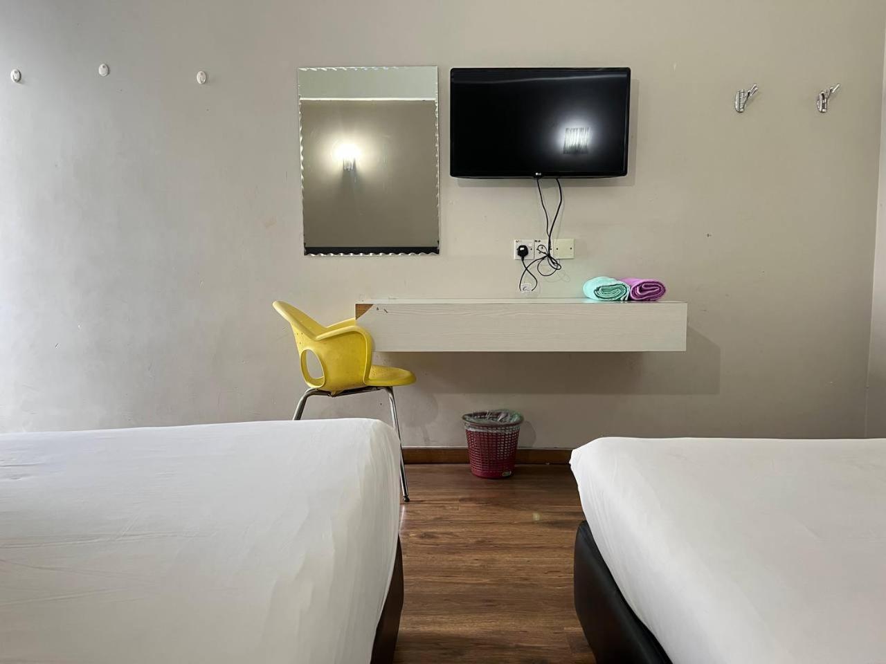 Nice Stay Three Six Five Services Кучинг Екстериор снимка