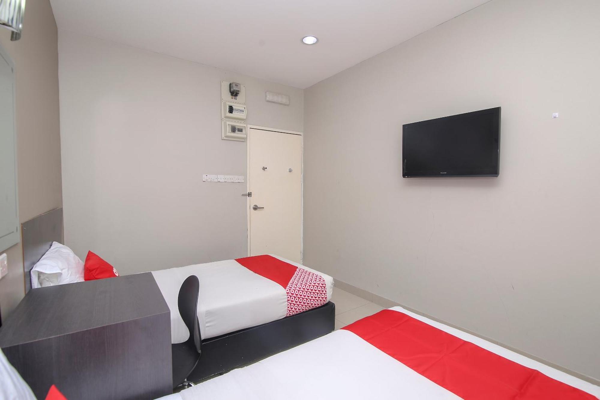 Nice Stay Three Six Five Services Кучинг Екстериор снимка